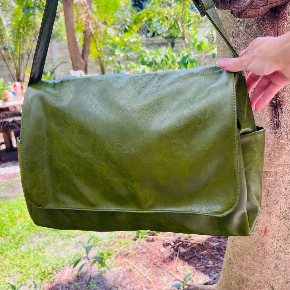 Green Soft as Buttah Faux leather Shoulder Bag Crossbody LIKE NEW!